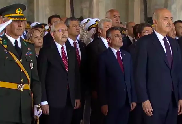 Devlet erkanından Anıtkabir ziyareti! Erdoğan Anıtkabir özel defterini imzaladı - Resim: 1