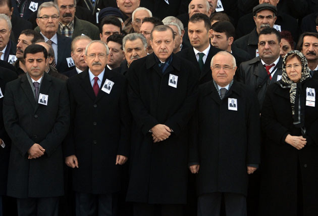 Şerafettin Elçi son yolculuğuna uğurlanıyor! - Resim: 3