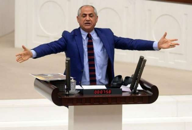 CHP'li vekilden Meclis'te yırtık ayakkabılı protesto - Resim: 4