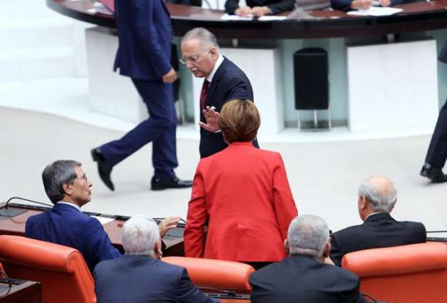 MHP sıralarında dikkat çekici kare! - Resim: 1