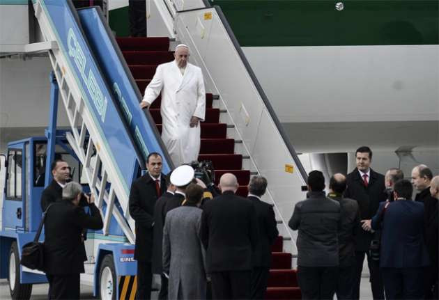 Papa Türkiye'ye böyle geldi... - Resim: 1