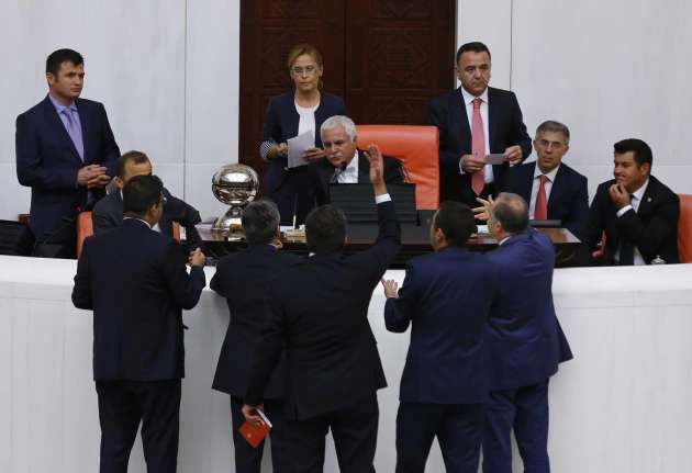 TBMM Genel Kurulu olağanüstü toplandı! İşte özel kareler - Resim: 1