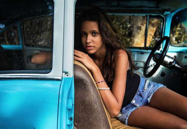 Romanyalı fotoğrafçı güzellik atlası çıkardı - Resim: 1