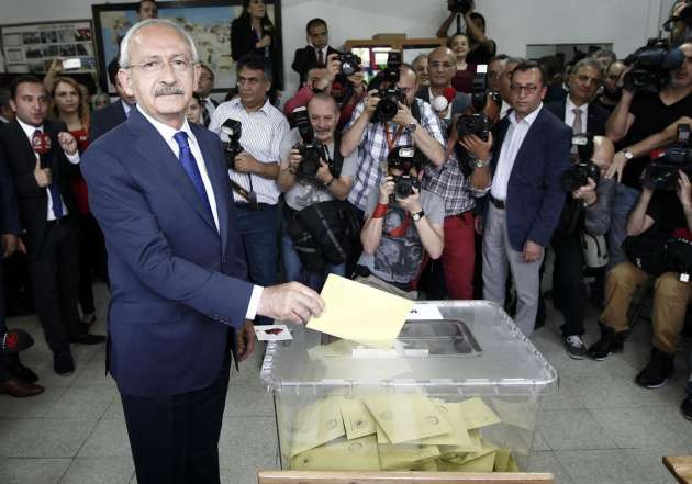 Hangi siyasi nerede oy kullandı - Resim: 1