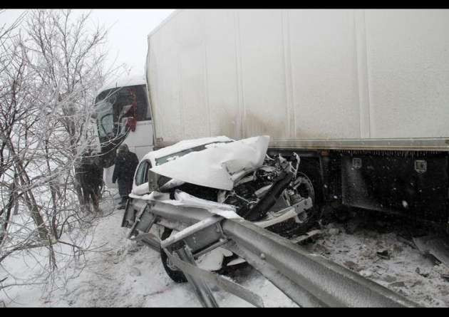 Kar zincirleme kazaya neden oldu - Resim: 3