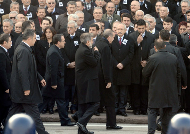 Şerafettin Elçi son yolculuğuna uğurlanıyor! - Resim: 2