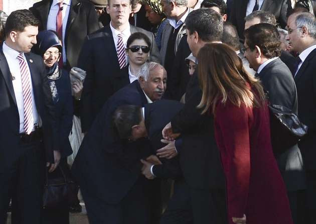 Tunceli'de ilginç el öpme diyaloğu - Resim: 2