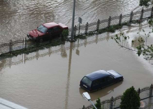 Dev dalgalar sahil yolunu yuttu - Resim: 4