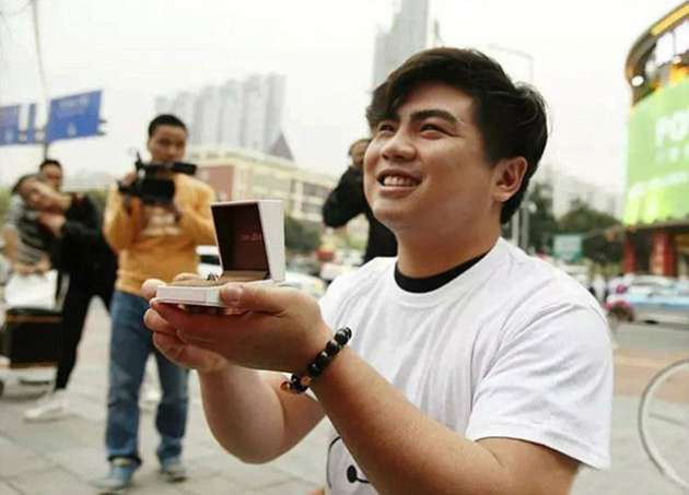 Kıskanç adam sevgilisine kilo aldırdı - Resim: 3