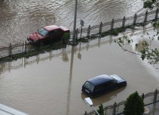 Dev dalgalar sahil yolunu yuttu - Resim: 3