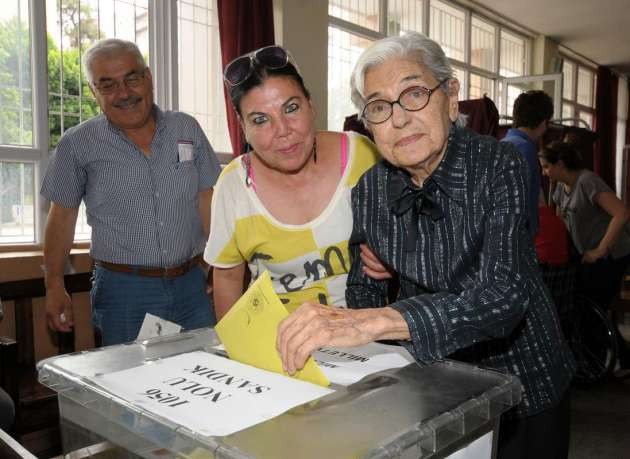 Türkiye sandık başında - Resim: 2