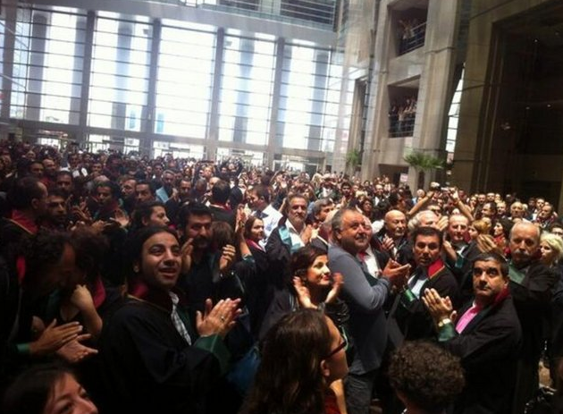 Çağlayan'da avukatlar ayaklandı - Resim: 4