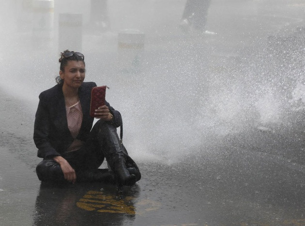 TOMA'nın önüne dikilen kadının sonuna bakın! - Resim: 3