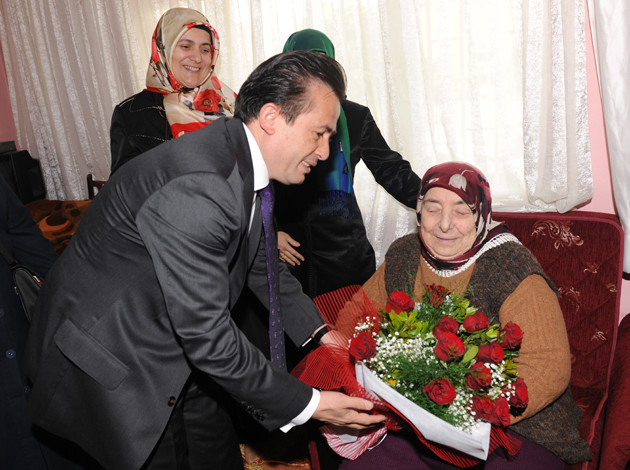 Yalnız Yaşayan Annelere Ziyaret - Resim: 1