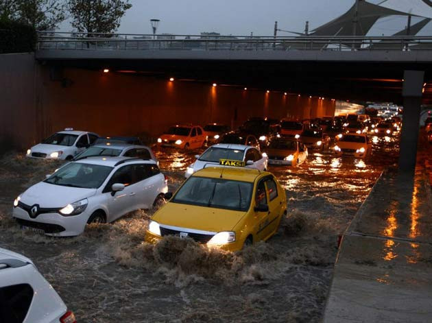 İzmir sele teslim - Resim: 3