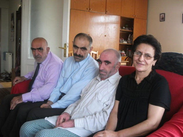 Vefakar abla, 44 yıldır engelli kardeşlerine bakıyor - Resim: 2