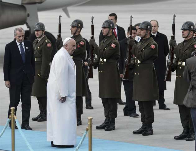 Papa Türkiye'ye böyle geldi... - Resim: 3