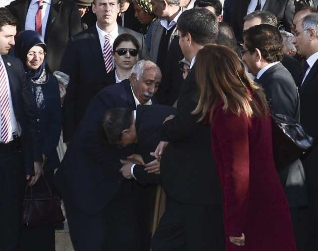 Tunceli'de ilginç el öpme diyaloğu - Resim: 3