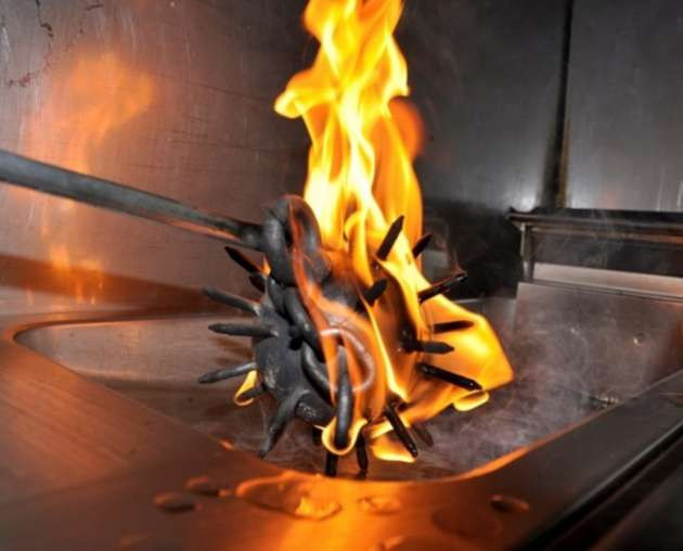 Savaş aleti içinde kebap keyfi - Resim: 2