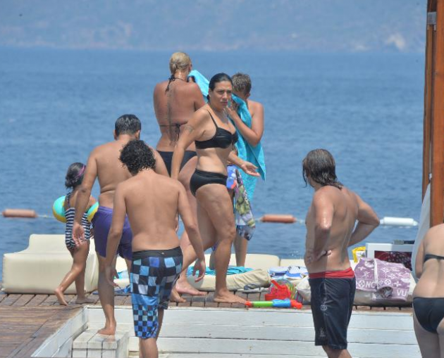 Işın Karaca yeni haliyle tatilde - Resim: 2