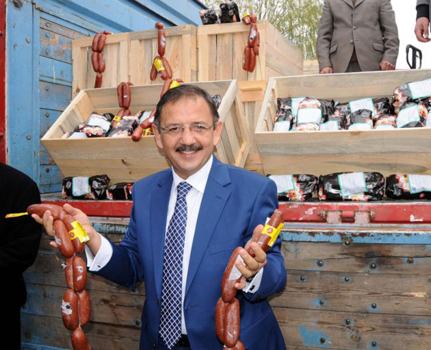 Kılıçdaroğlu'nun parasıyla sucuk dağıttı - Resim: 2