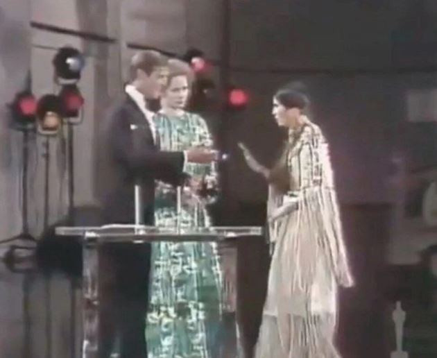 Marlon Brando yerine sahneye çıkıp Oscar'ı reddetmişti! 50 yıl sonra gelen özrü kabul etti - Resim: 2