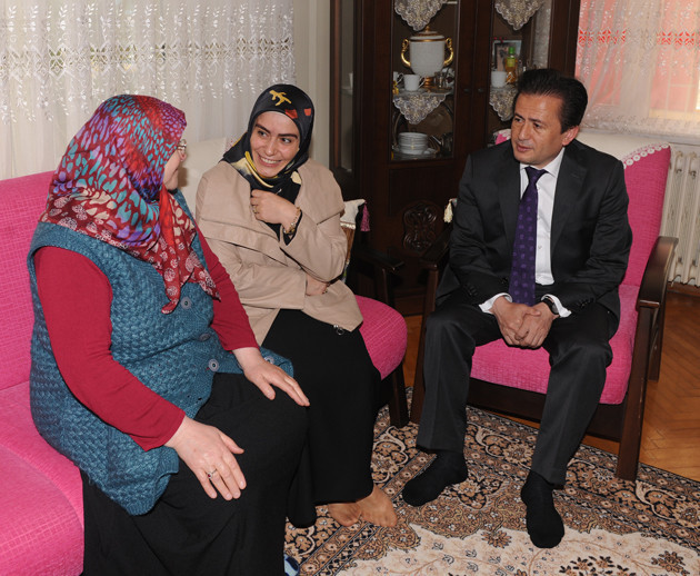 Yalnız Yaşayan Annelere Ziyaret - Resim: 2