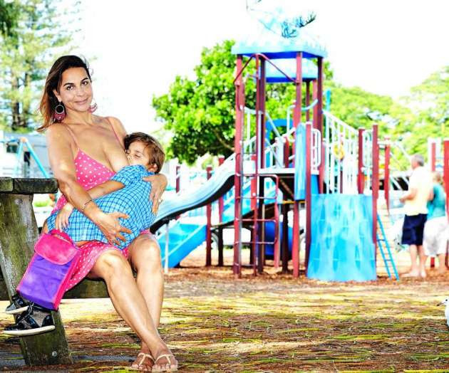 7 yaşındaki kızını hala emziriyor - Resim: 4