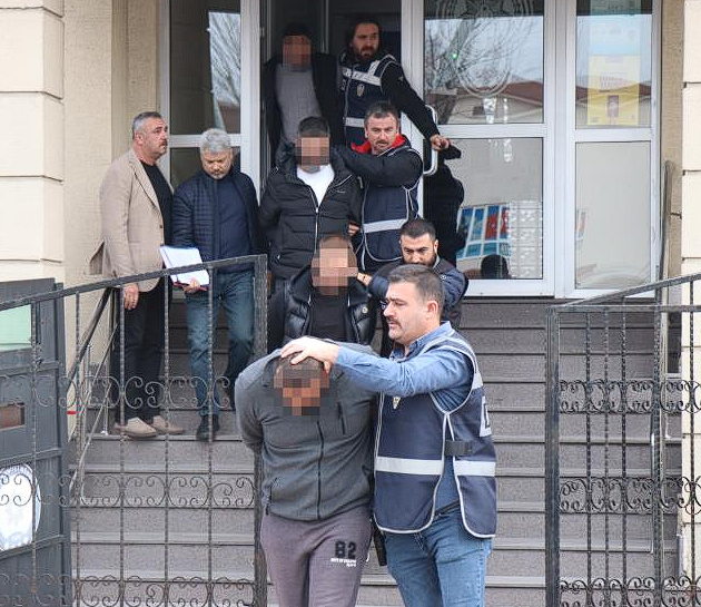 Yol kenarında ölü bulunan kişinin cinayete kurban gittiği anlaşıldı - Resim: 0