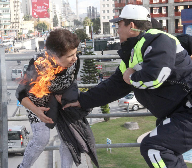 Dayaktan bıkan kadın kendini yaktı - Resim: 4