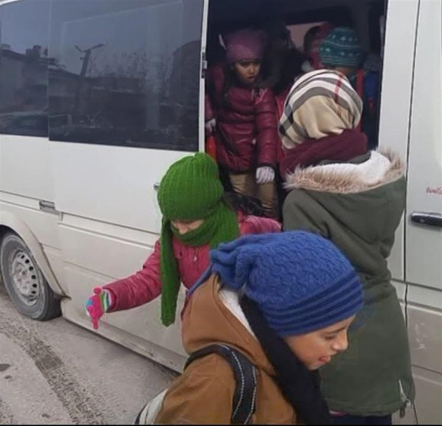Sivas'ta öğrenci servisini durduran polis şok yaşadı! - Resim: 2