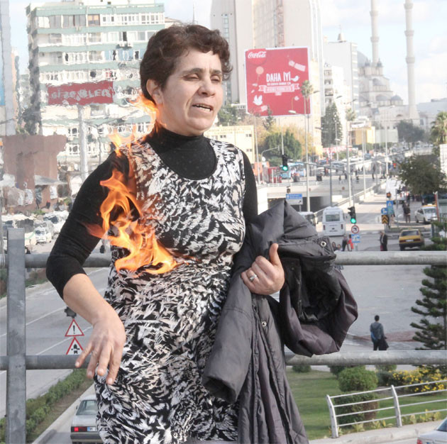 Dayaktan bıkan kadın kendini yaktı - Resim: 3