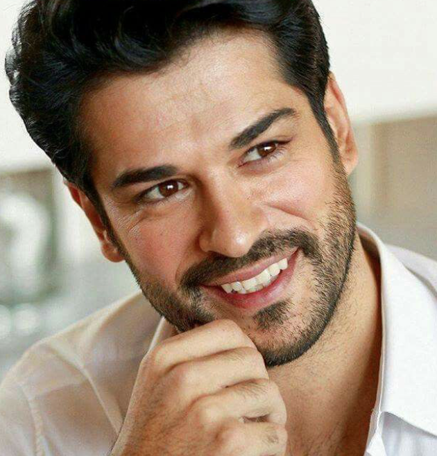 Burak Özçivit'in kardeşini görenler şok oldu! İşte Özçivit'in esmer güzeli kız kardeşi... - Resim: 4