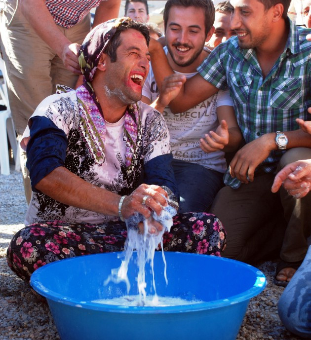 Bu köyde damat olmak cesaret işi - Resim: 1