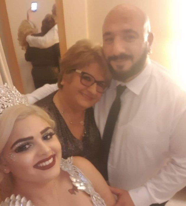 Dolandırıcı aile 400 kişiyi 20 milyon lira çarptı! Paralarla gazino kapatıp dansöz oynattı! Bir de o anları Instagram'da paylaştı - Resim: 1