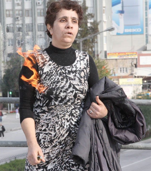 Dayaktan bıkan kadın kendini yaktı - Resim: 2