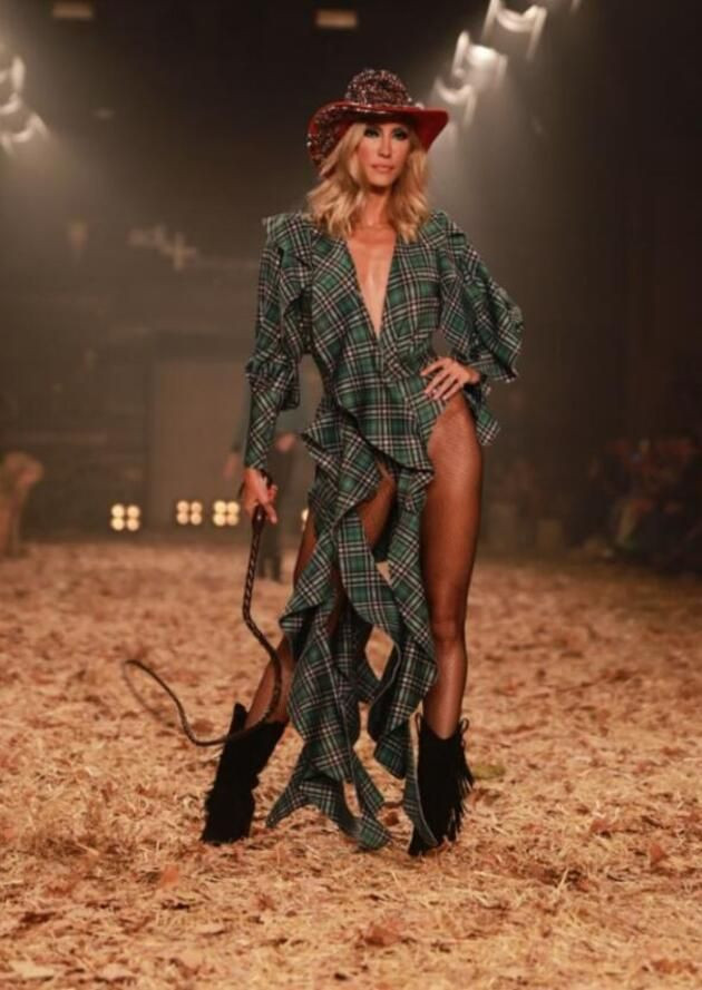 Çağla Şıkel 'kırbaç fantezisi' sorusuna cevabı yapıştırdı! Kırbaçla yürümesi hatırlatıldı - Resim: 3