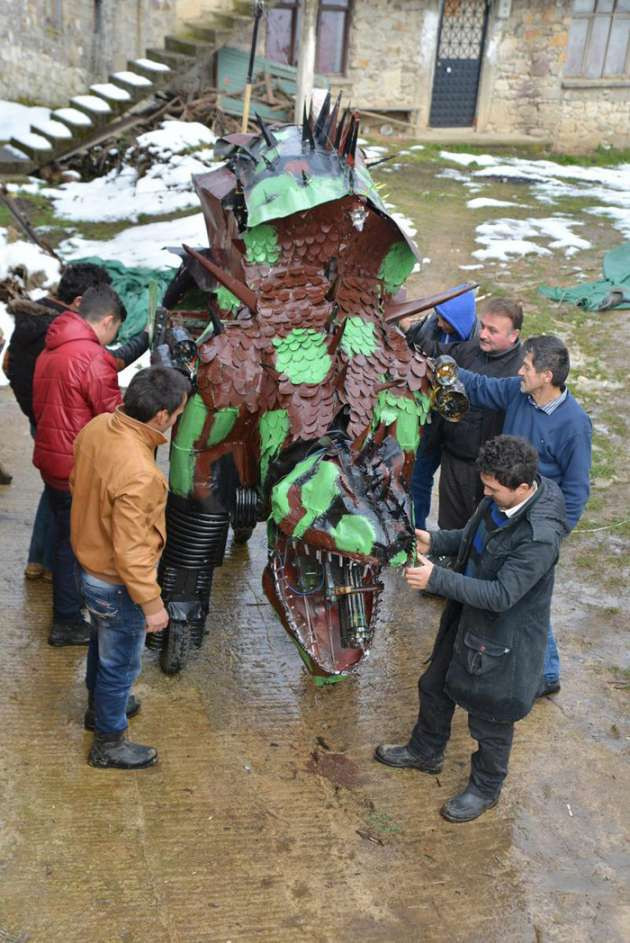 Dinazor görünümlü füzeatar - Resim: 4