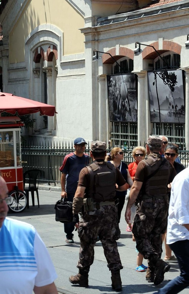 İstiklal Caddesi’nde onu görenler şaşırdı! Elinde silahla... - Resim: 4