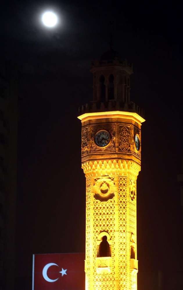 Saat Kulesi turuncuya büründü - Resim: 2