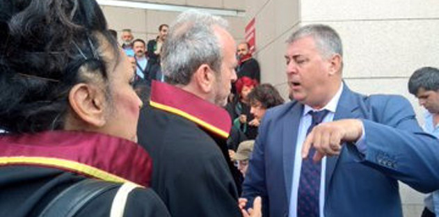 Çağlayan Adliyesi önünde avukatların kayyım protestosu ortalık karıştı - Resim: 0