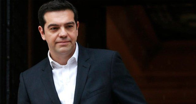 Bu çırılçıplak dolaşan kişi çok ünlü bir siyasetçi bakın kim! - Resim: 2