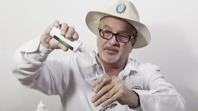 Çamaşır suyunu şifa diye satan başpiskopos tutuklandı - Resim: 0