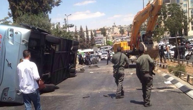 Kepçeyle İsrail otobüsüne saldırdı - Resim: 2