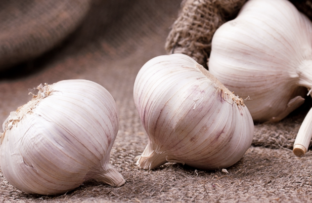 Sarımsağı kesip kulağınıza koyun ne olduğuna inanamayacaksınız - Resim: 4