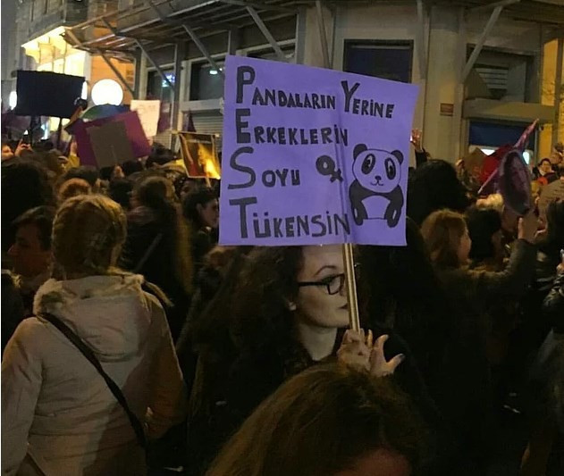 Kadınlar yine pankartları konuşturdu! - Resim: 4