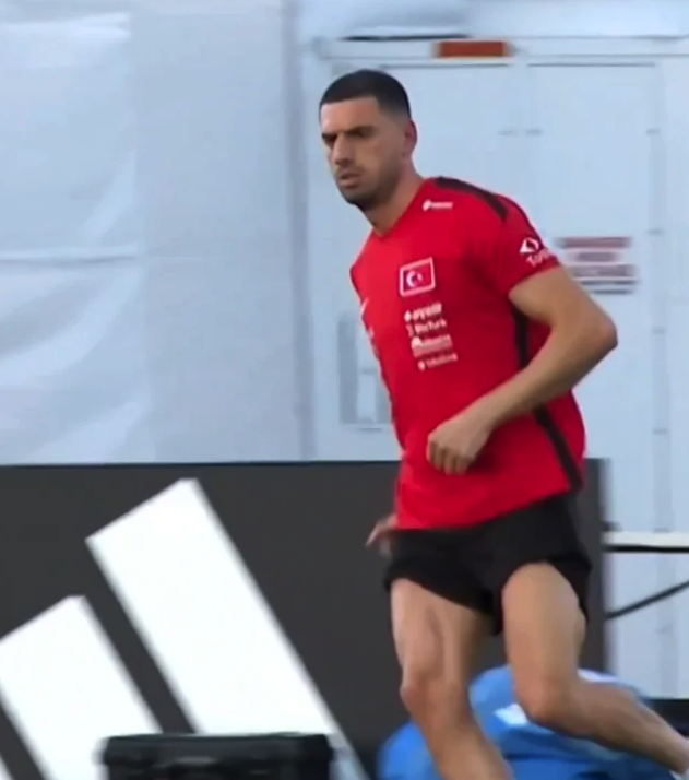 Eleştiriler sonrası ilk hamle! Merih Demiral ve Eren Elmalı'dan sürpriz karar - Resim: 1