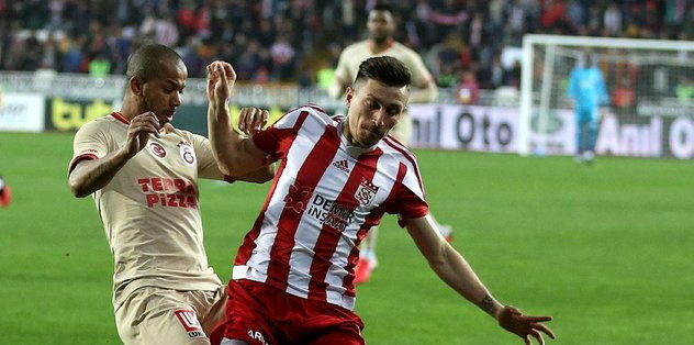 Mert Hakan'dan Galatasaray'a transferi hakkında: Bizim aile terbiyemiz var - Resim: 0