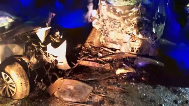 Diyarbakır'da katliam gibi kaza: 5 &ouml;l&uuml;, 2 yaralı - Resim: 0