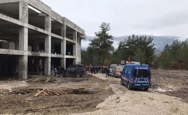 Denizli'de foseptiğe giren 3 işçi, egzozdan zehirlenerek hayatını kaybetti - Resim: 1